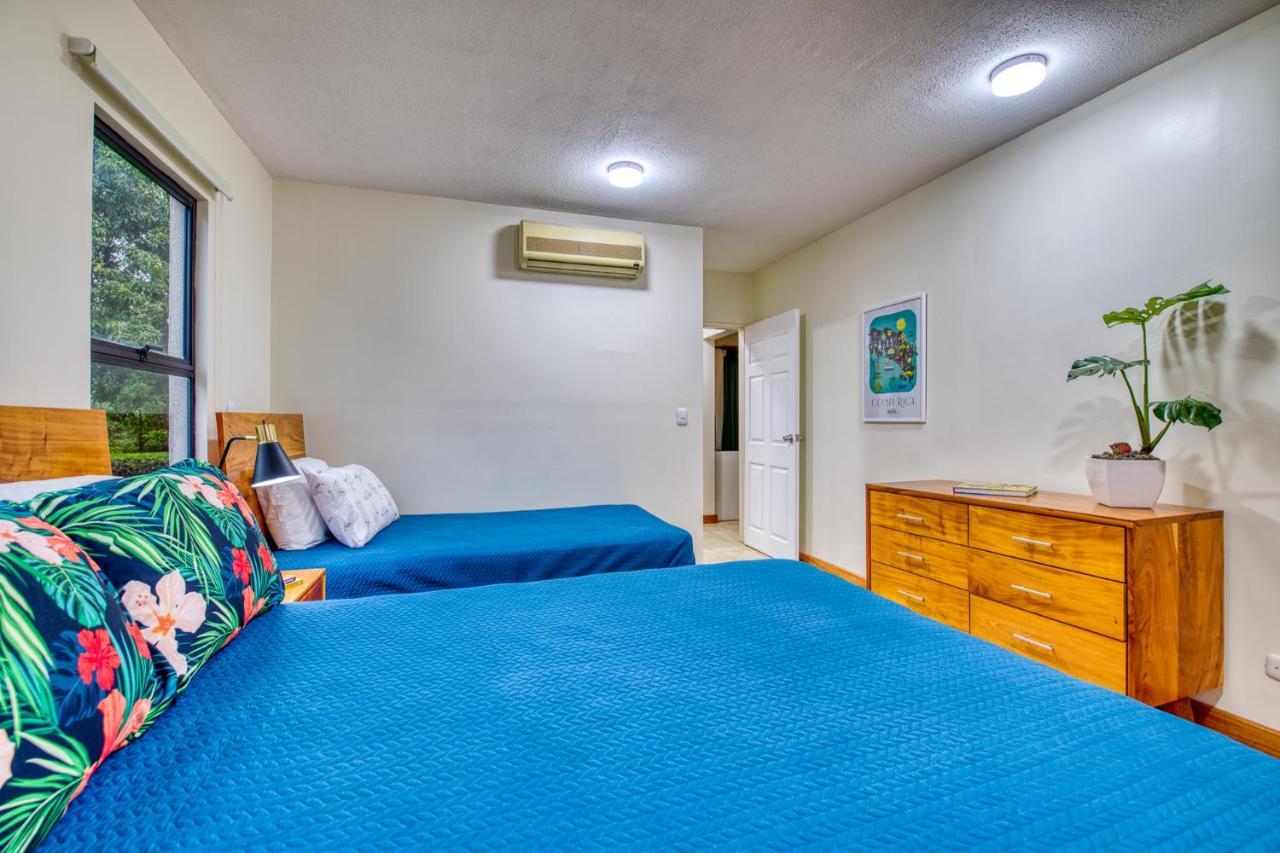 Golden Getaway Apartments Liberia Bagian luar foto